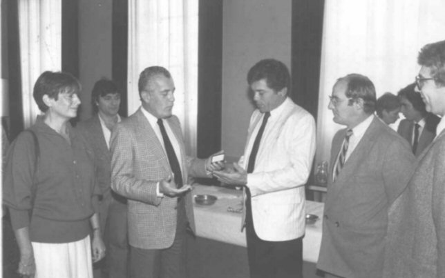 Au retour remise de la médaille d'honneur d'Avignon